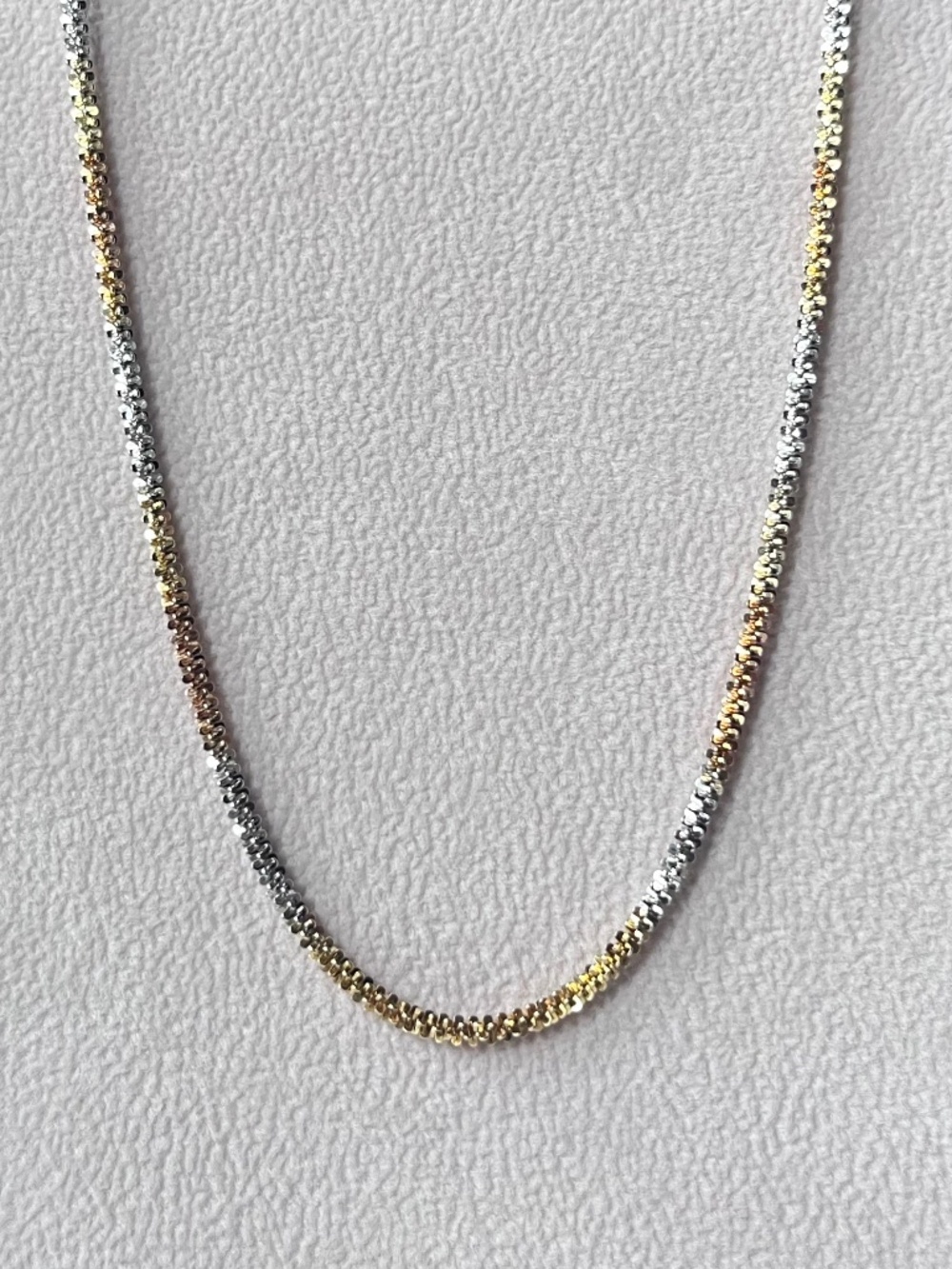 N077 | Tri-Tone 3mm Twisted Rock Chain